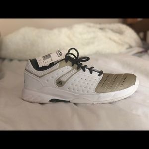 nwt adidas volleyball sneaker